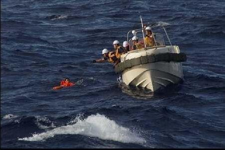 中国渔船与希腊货船在钓鱼岛相撞 日巡逻艇救6人